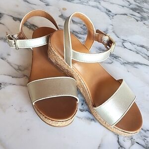 UGG Milley Metallic Gold Cork Platform Sandal Women’s size 5